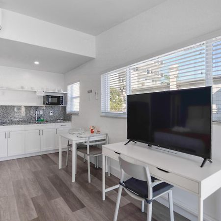 Spacious Studio With Balcony And Parking At The Beach -M46 Χόλιγουντ Εξωτερικό φωτογραφία