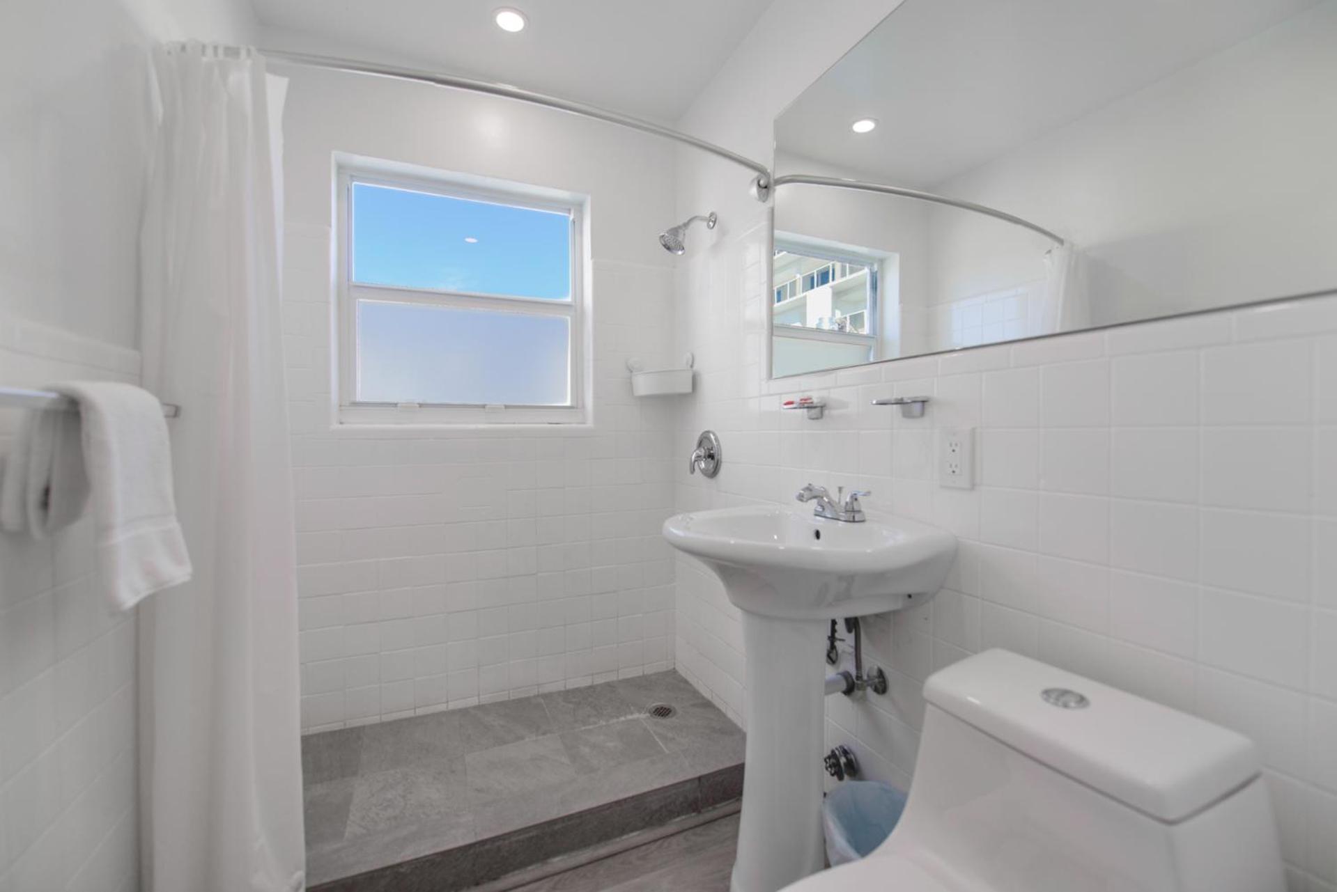 Spacious Studio With Balcony And Parking At The Beach -M46 Χόλιγουντ Εξωτερικό φωτογραφία