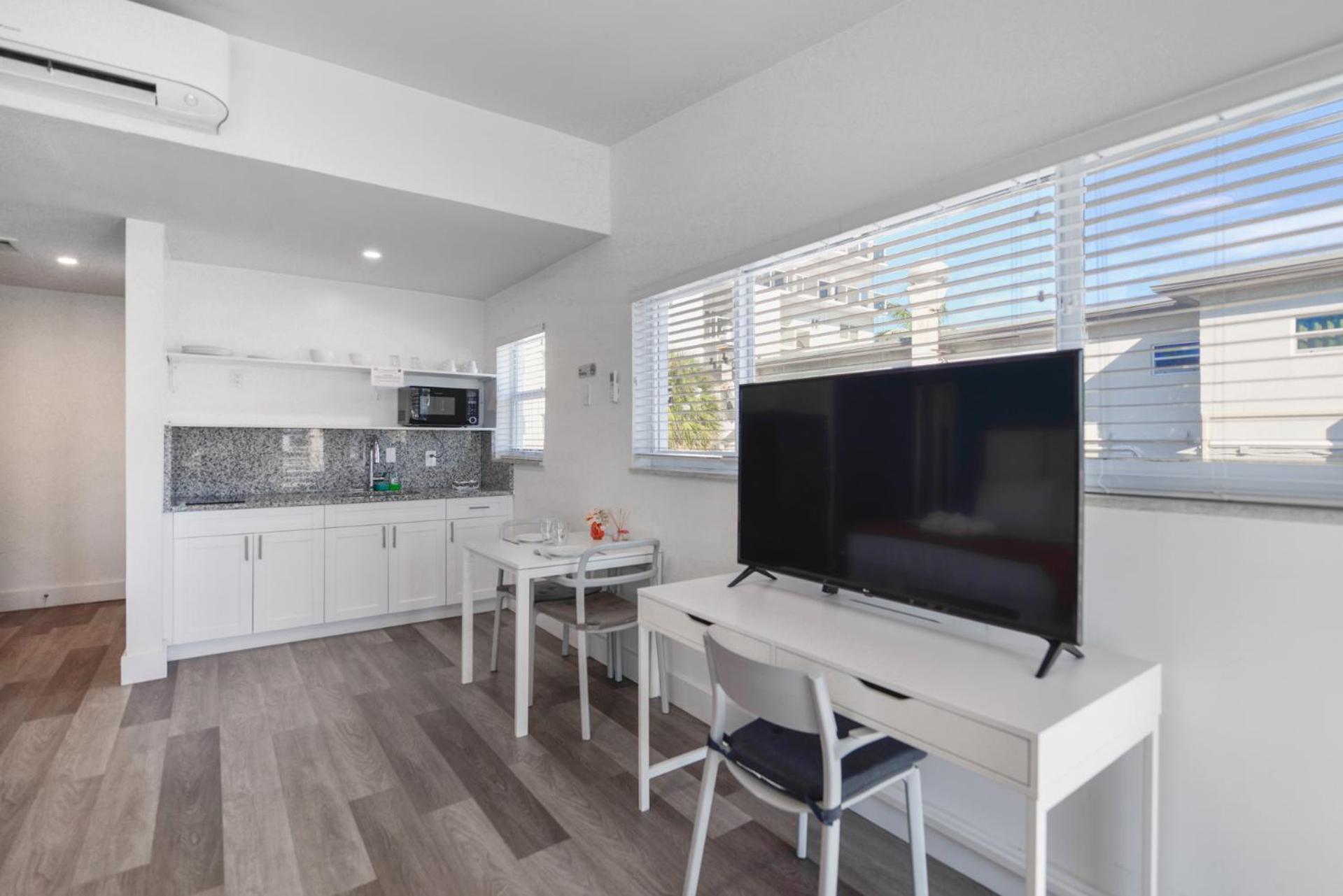 Spacious Studio With Balcony And Parking At The Beach -M46 Χόλιγουντ Εξωτερικό φωτογραφία